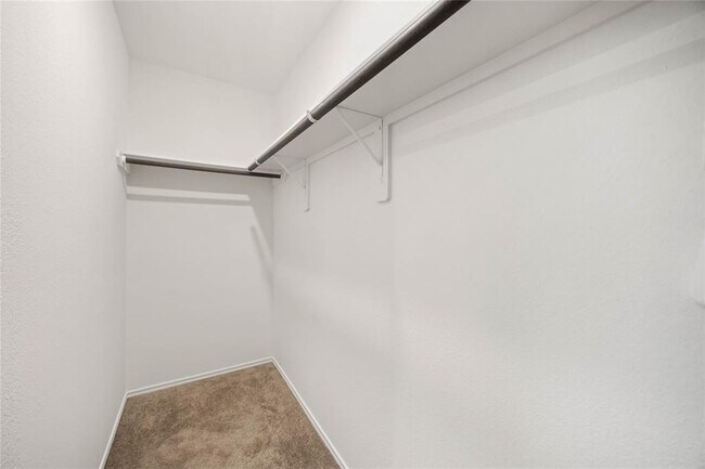 Building Photo - 14611 Broadbury Pond Rd