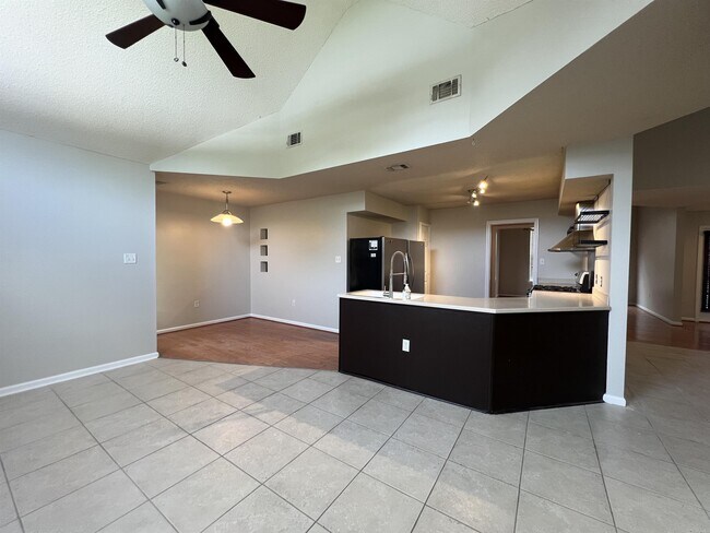 Building Photo - 174 Shady Hill Cir