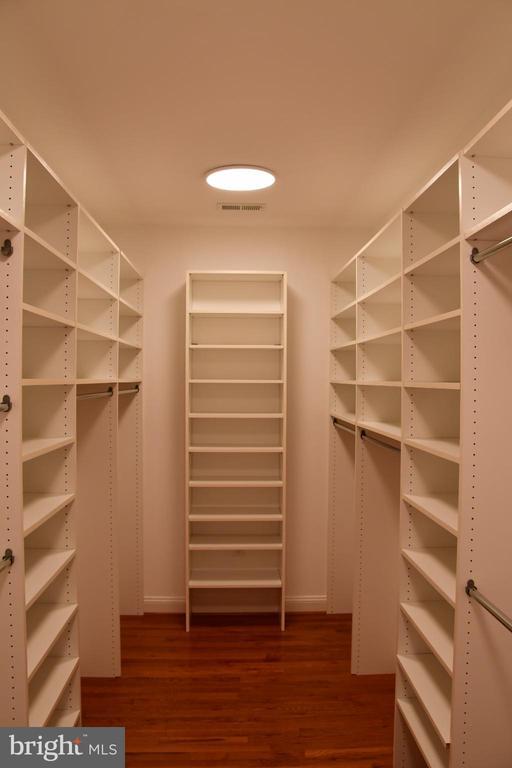 Building Photo - 5127 Cathedral Ave NW