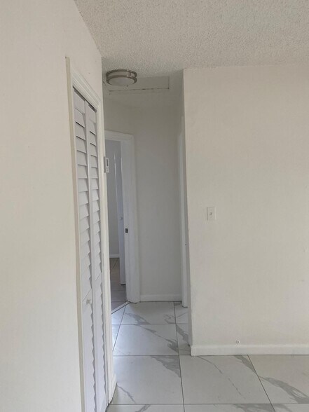 Building Photo - 2861 NW 15th Ct