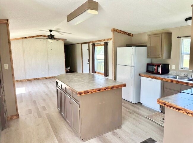 Building Photo - 15607 Atwood Ln