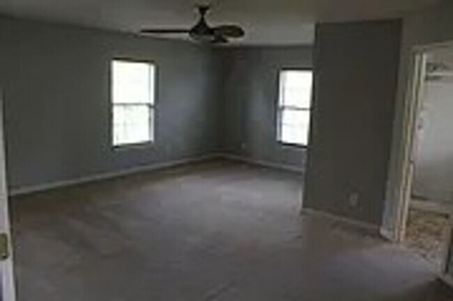 Building Photo - Beautiful 5 Bedroom Plainfield Home for Rent