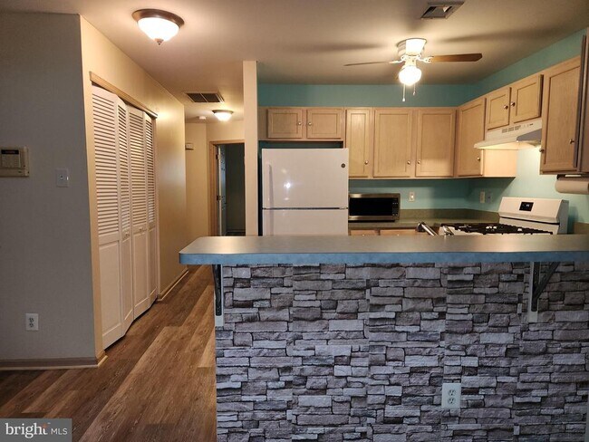 Building Photo - 21 Timberline Dr