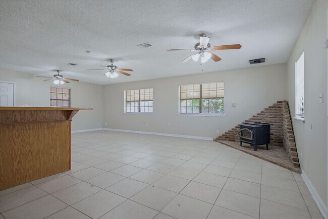 Building Photo - 5471 Buena Vista Ave