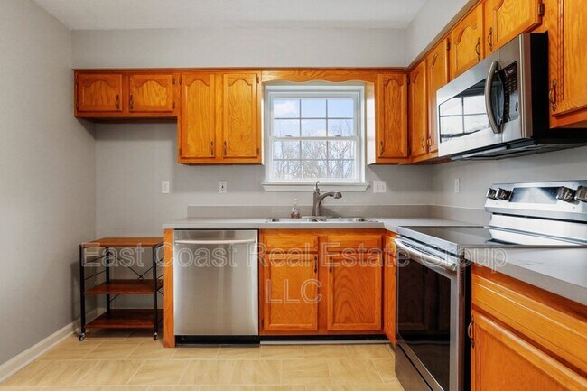 Building Photo - 339 Clifford Dr