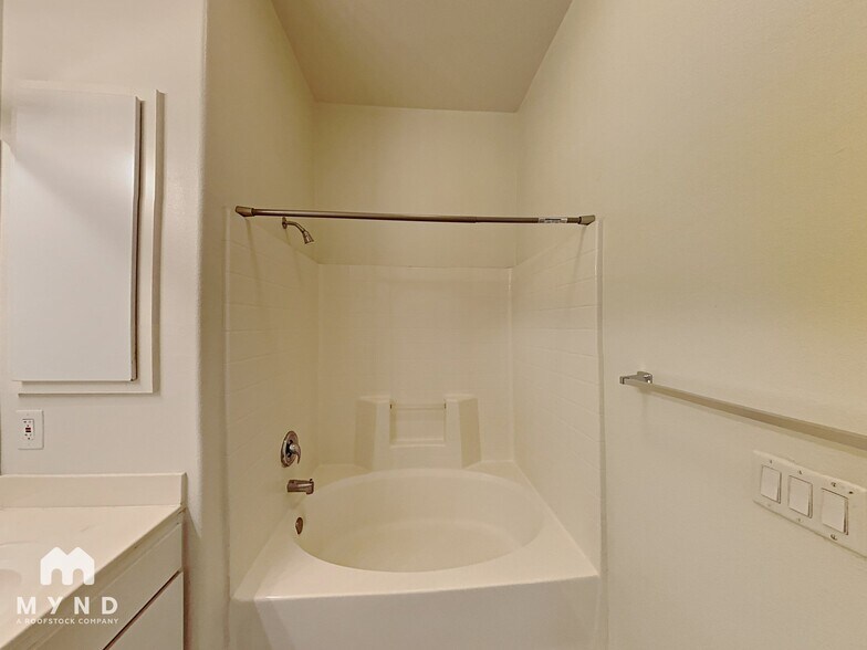 Building Photo - 12362 Carmel Country Rd