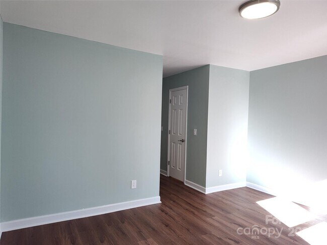 Building Photo - 5206 Dunrobin Ln