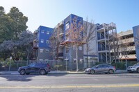 Building Photo - Beautifully Updated 1 Bedroom Emeryville C...