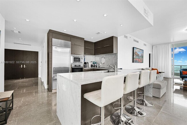 Building Photo - 900 Biscayne Blvd