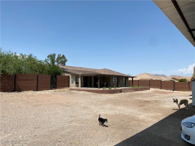 Building Photo - 1005 E McKnight Ave