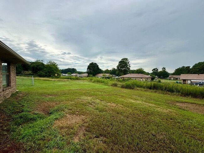 Building Photo - Available Now! Newly Updated 3/2 in Flint!