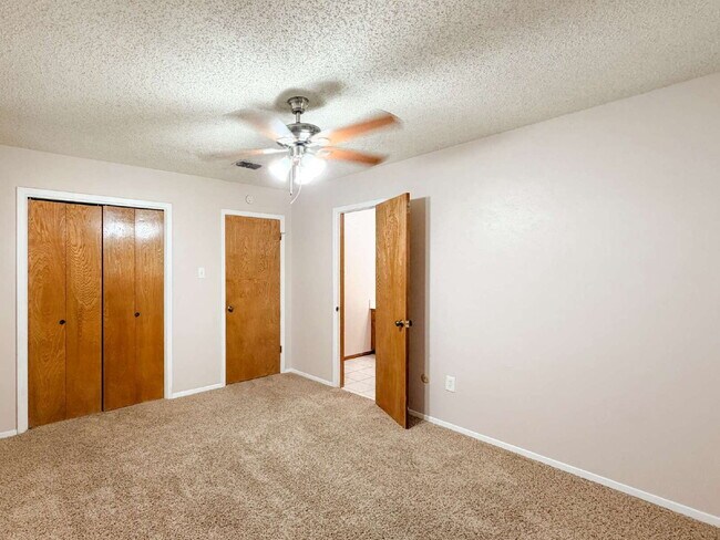 Building Photo - Charming 3-Bedroom Haven with Cozy Fireplace in North Richland Hills!