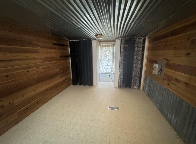 Building Photo - 301 Whitetail Ln