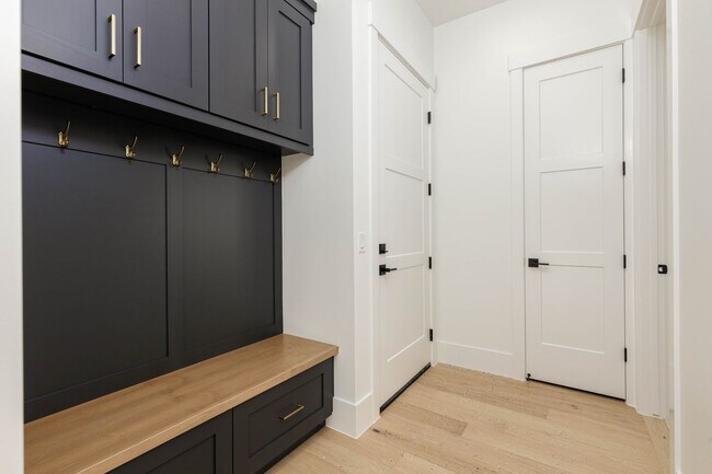 Building Photo - Beautiful 5 bed 4 bath home in Desert Cany...