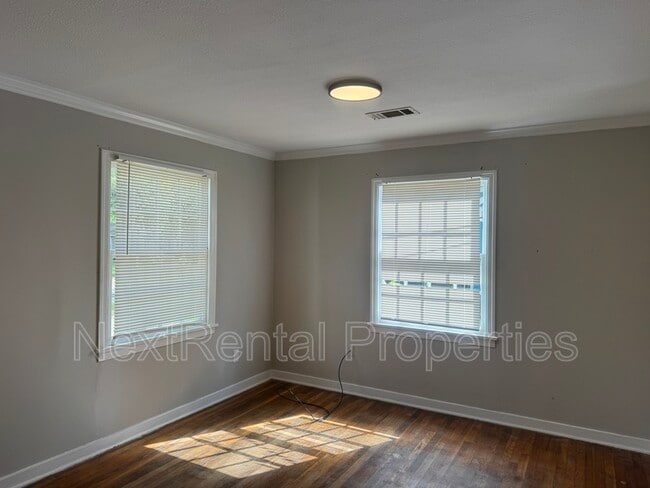 Building Photo - 535 Robinhood Rd