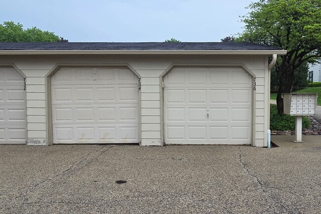 Building Photo - 736 Chandler Rd