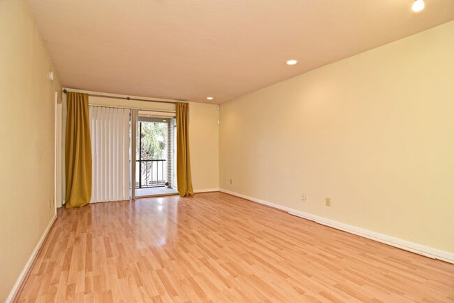 Building Photo - 2 Bed 2 Bath Audubon Place Condo