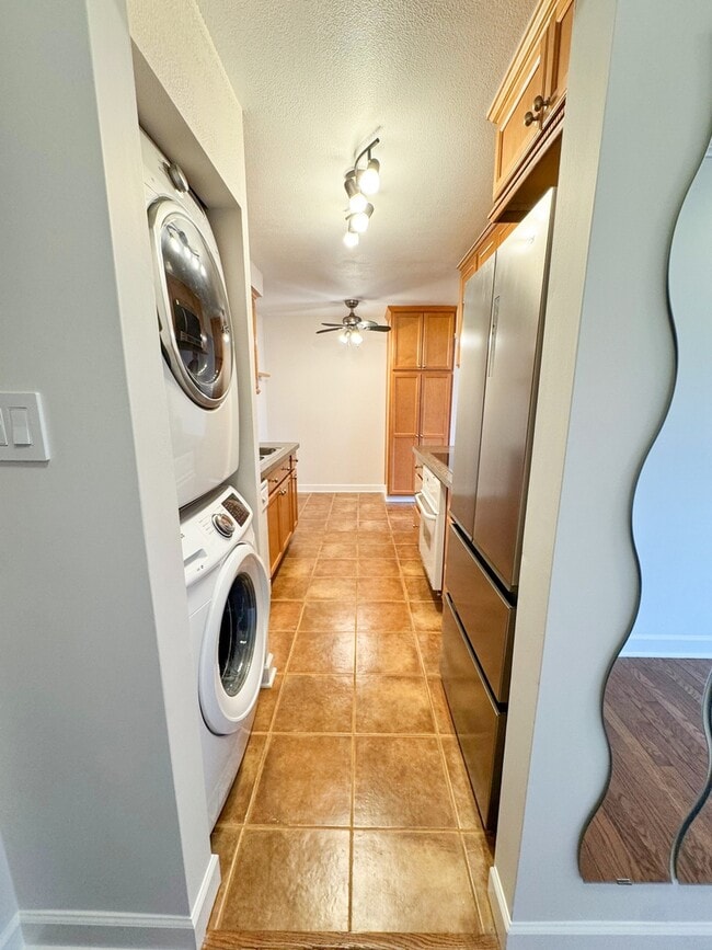 Building Photo - 675 Grove Terrace