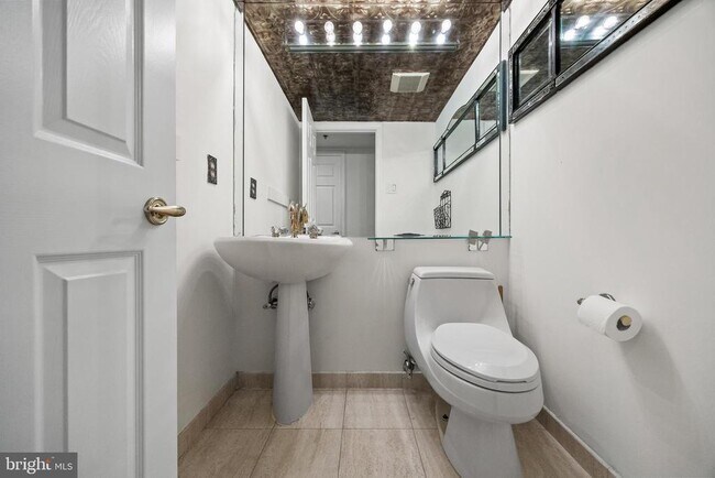 Building Photo - 6072 Main St