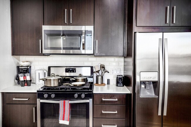 Building Photo - 6803 Staffordshire Crescent