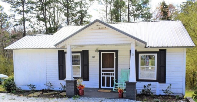 Building Photo - 407 Old Seneca Rd