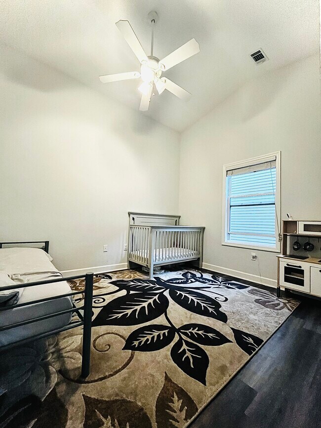 Building Photo - 11 Brindlewood Dr