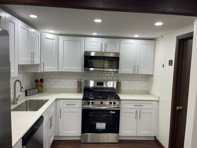 Building Photo - 149 Forest Ave