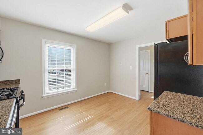 Building Photo - 7978 Revenna Ln
