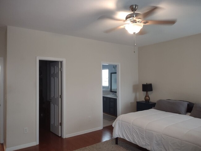 Building Photo - Outstanding FIVE Bedroom Home in Northeast Columbia!