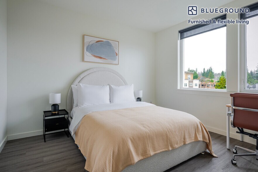 Building Photo - 10050 NE 10th St