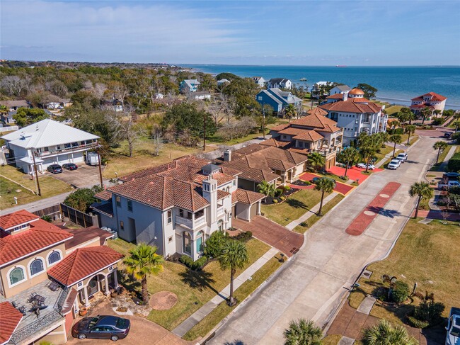 Building Photo - 538 Villa Dr