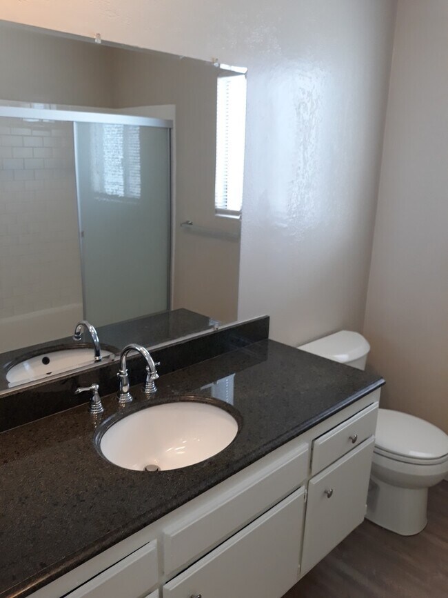 Building Photo - 3 Bed/ 1 Bath San Pedro **$2495**