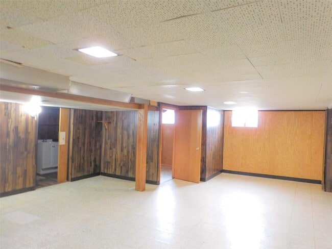 Building Photo - 2031 Ranchdale Dr