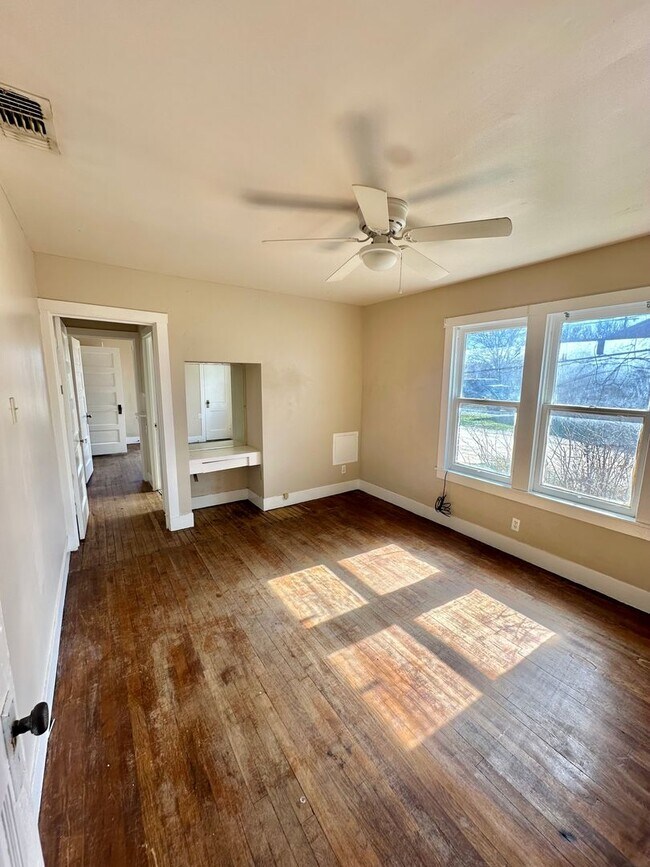 Building Photo - COMING MAY 2026 - Cozy 3 Bedroom Home Walking Distance to ASU Campus!