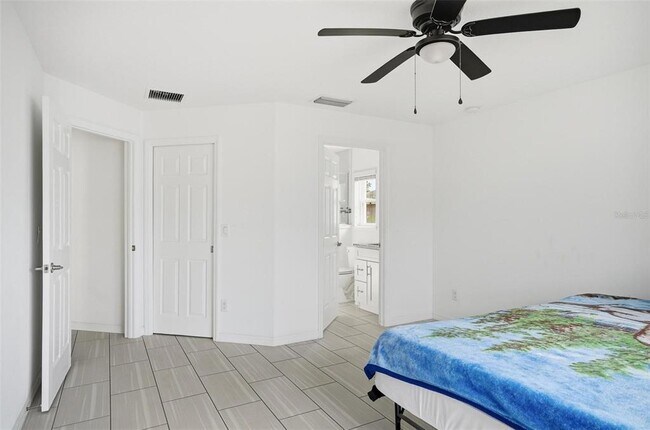 Building Photo - 4 Lynton Pl