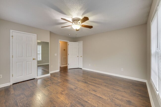 Building Photo - 3817 Rockford St