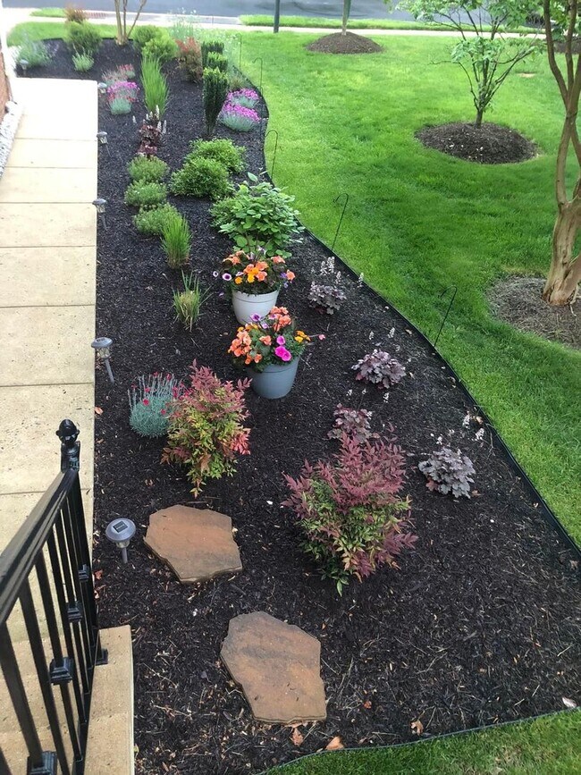 Building Photo - Heart's Desire End Unit Townhome 2700+ SqFt - Lowes Island