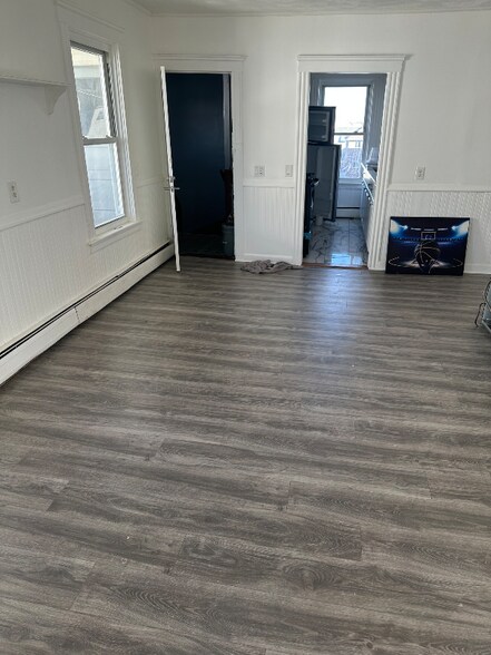 Building Photo - 191 Sabin St