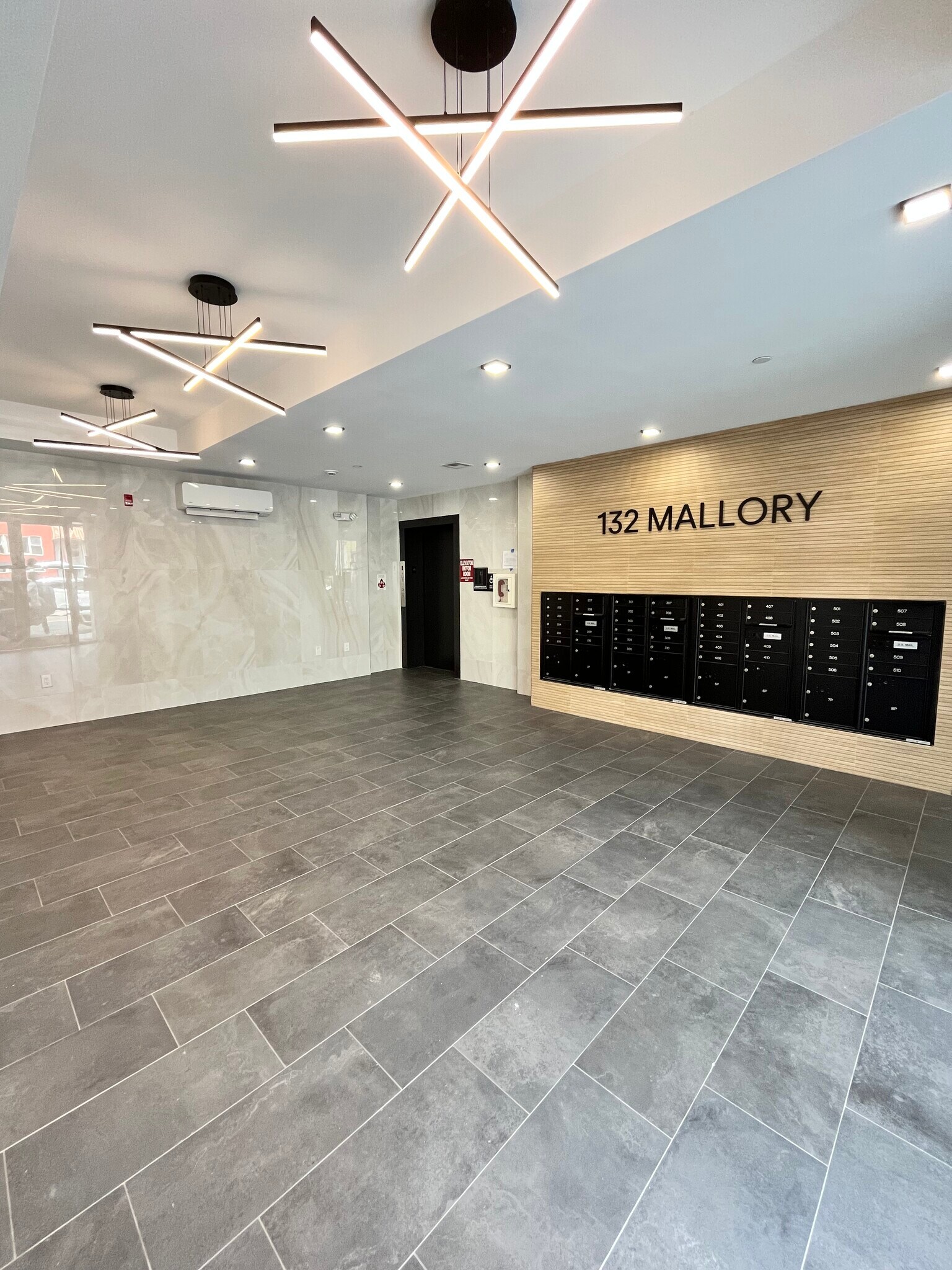 132 Mallory Ave 301 - 138 Mallory Ave