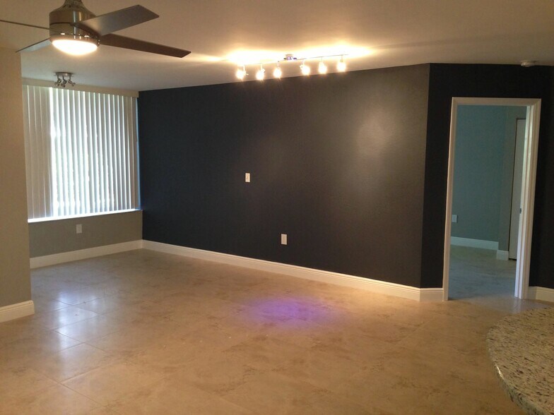 Building Photo - 2850 N Oakland Forest Dr