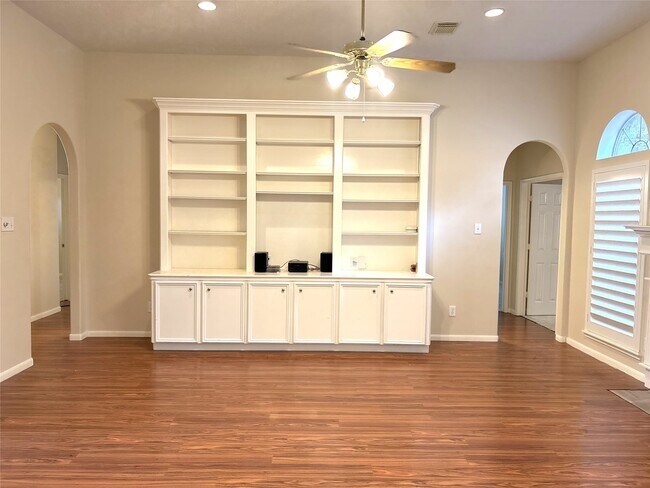 Building Photo - 3427 Lost Oak Dr