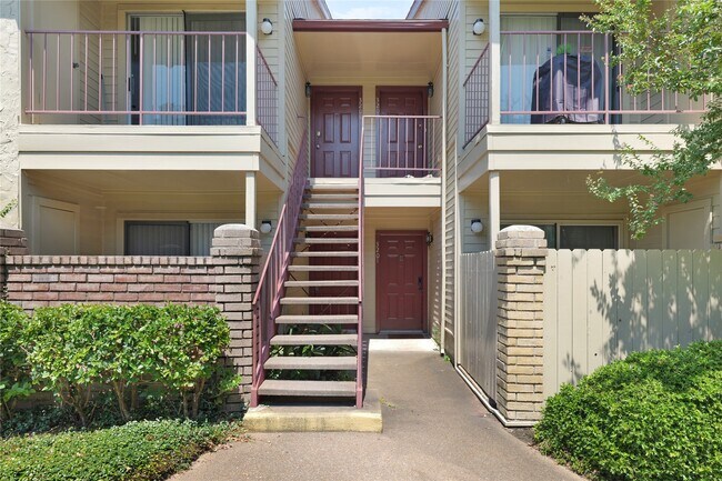 Primary Photo - 2120 El Paseo St