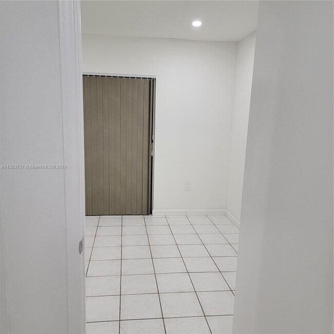 Building Photo - 2369 W 66th Pl