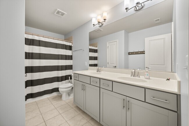 Building Photo - 406 Mary Ann Cir