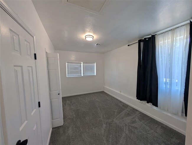 Building Photo - 2701 SE 46th St
