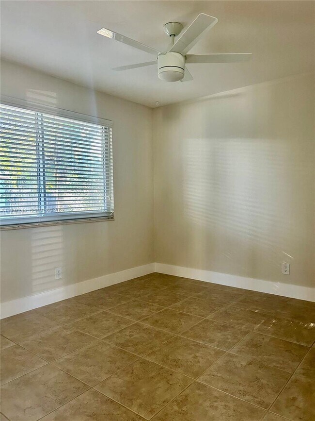 Building Photo - 1433 NE 22nd St