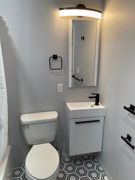 Building Photo - 3936 Haverford Ave