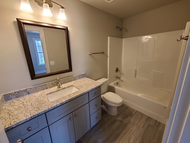 Building Photo - Beautiful 2 Bedroom 2.5 Bath Home Coming S...