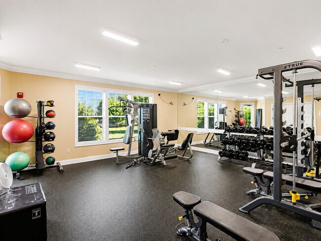 Building Photo - 120 Lakeshore Dr