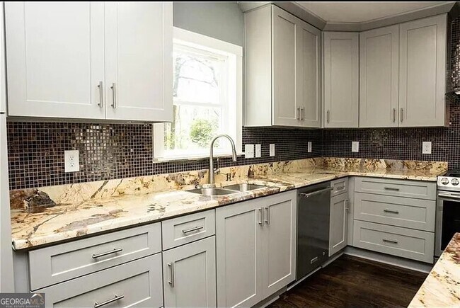 Building Photo - 1433 Merriman Ln NE